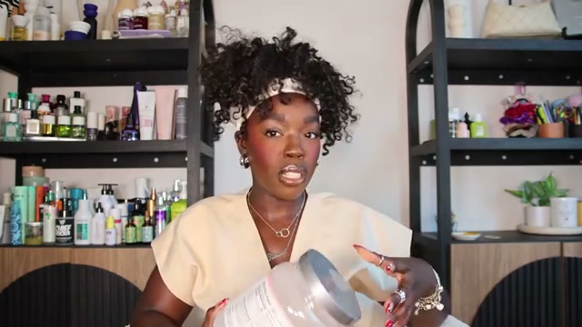 @simonenicole reviewing Isopure Clear Protein Tropical Punch at 02:46 in a YouTube Shorts video