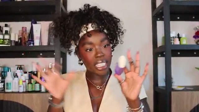 @simonenicole reviewing Lansinoh Lanolin Nipple Cream at 25:40 in a YouTube Shorts video