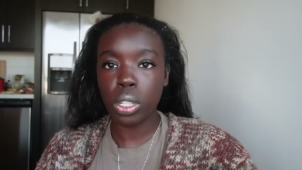 @simonenicole reviewing Mielle Rosemary Mint Scalp & Hair Strengthening Oil at 02:39 in a YouTube Shorts video