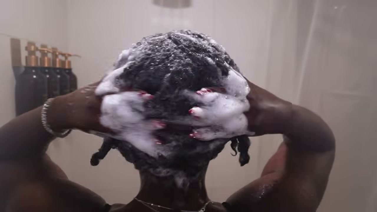@simonenicole reviewing Olaplex No. 4 Bond Maintenance Shampoo at 08:30 in a YouTube Shorts video