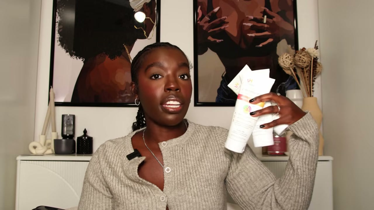 @simonenicole reviewing VH Essentials Daily Feminine Wash at 17:11 in a YouTube Shorts video