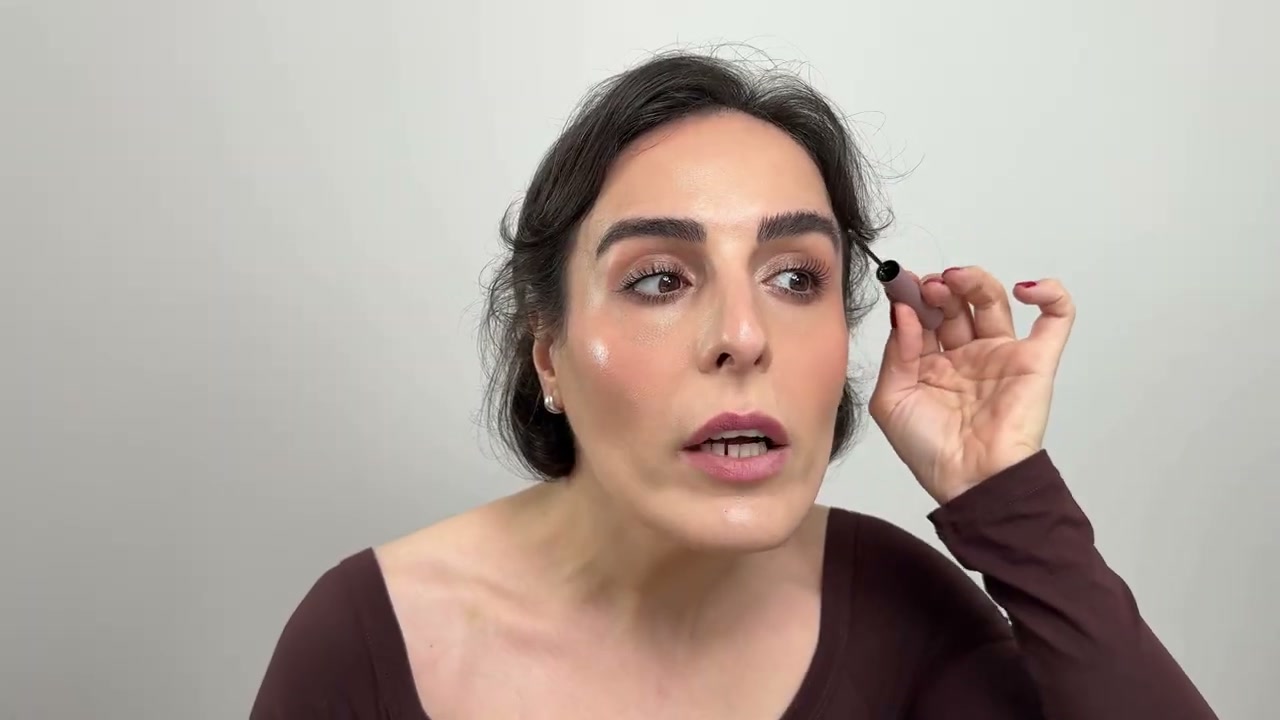 @simplybeautybyfatemeh-x8i reviewing KJH.Brand Nano Set Brow Gel at 18:42 in a YouTube Shorts video