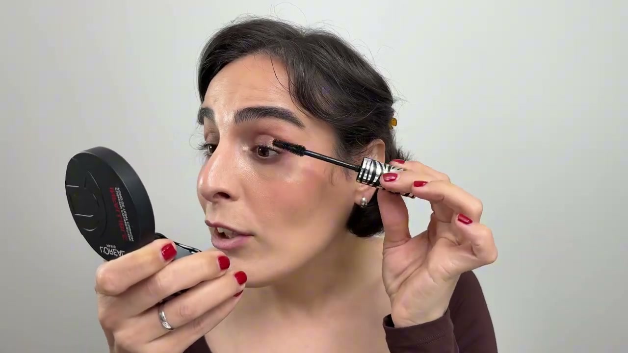 @simplybeautybyfatemeh-x8i reviewing Rabanne EYEPHORIA XXXL Mascara at 17:00 in a YouTube Shorts video