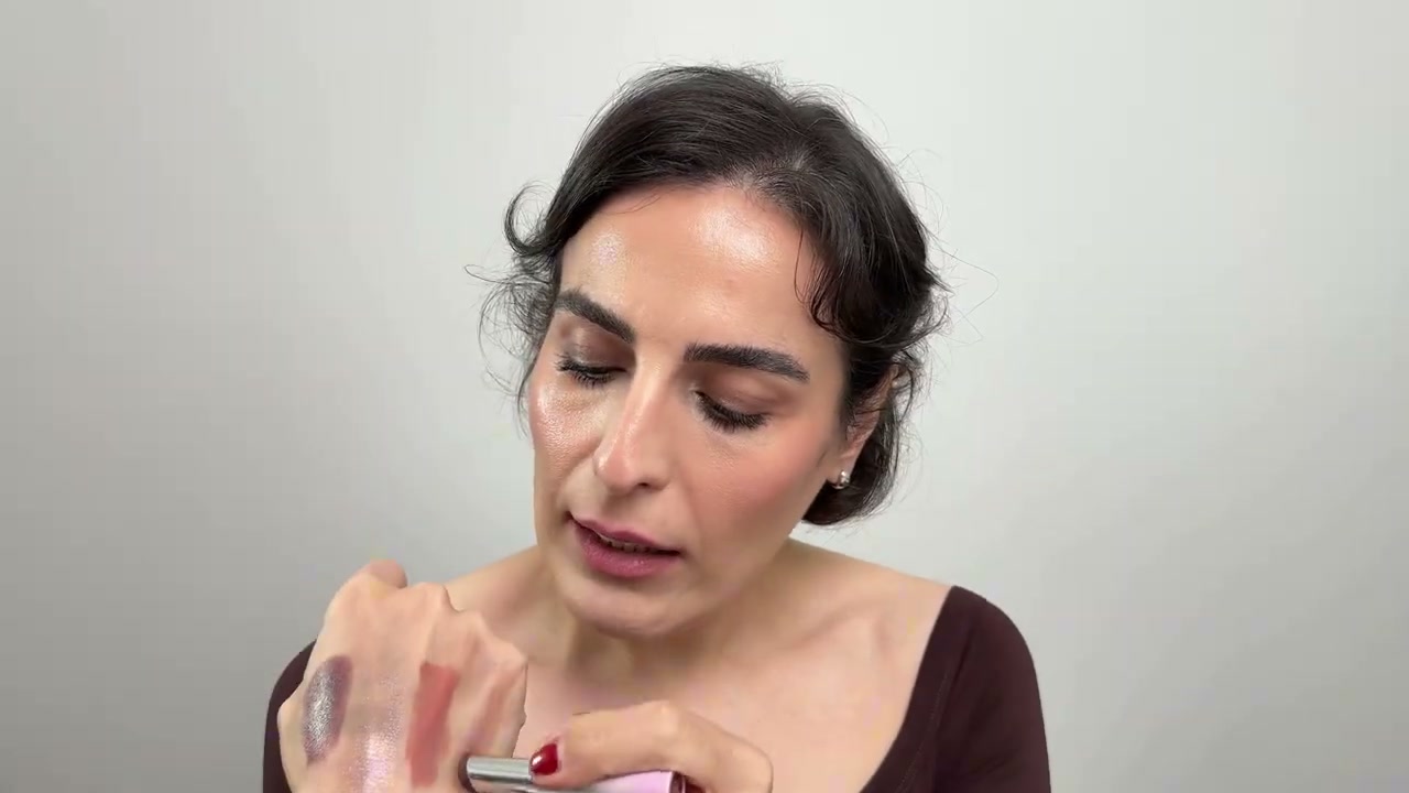 @simplybeautybyfatemeh-x8i reviewing Rabanne Lovebalm Hydrating Lip Balm at 21:16 in a YouTube Shorts video