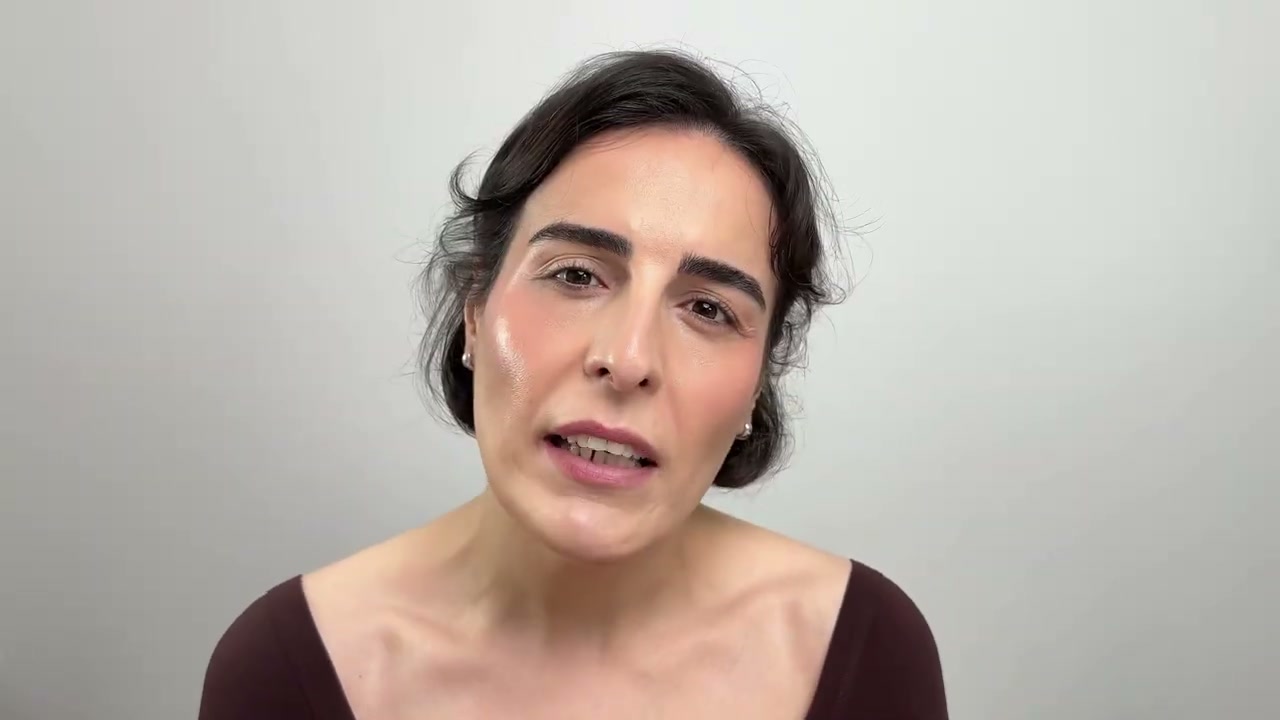 @simplybeautybyfatemeh-x8i reviewing Rabanne Mini Eyeshadow Palette Duo at 12:50 in a YouTube Shorts video