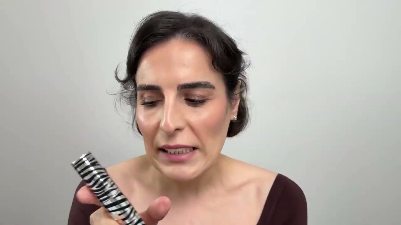 @simplybeautybyfatemeh-x8i reviewing tarte Maneater Volumizing Mascara at 18:14 in a YouTube Shorts video