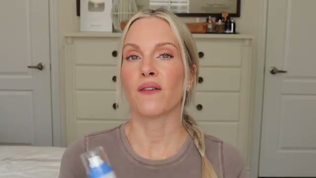 @sincerelymissash reviewing AESTURA Atobarrier 365 Cream Mist at 18:56 in a YouTube Shorts video