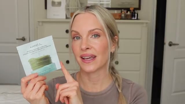 @sincerelymissash reviewing Hanyul Artemisia Soothing Toner Pads at 18:26 in a YouTube Shorts video