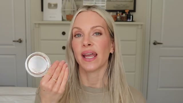 @sincerelymissash reviewing MAKEUP BY MARIO Soft Sculpt Transforming Skin Enhancer at 21:32 in a YouTube Shorts video