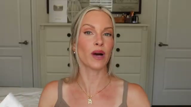 @sincerelymissash reviewing Oneskin OS-01 Body Sunscreen at 16:42 in a YouTube Shorts video