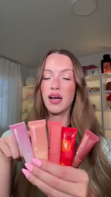 @skylerreneee reviewing Naturium Phyto-Glow Lip Balm at 01:38 in a YouTube Shorts video
