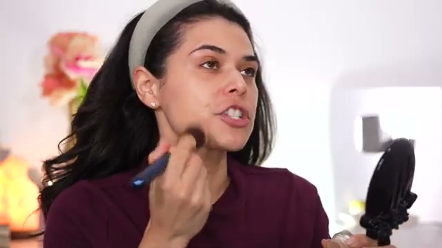 Simply Ageless Skin Perfector Essence Foundation