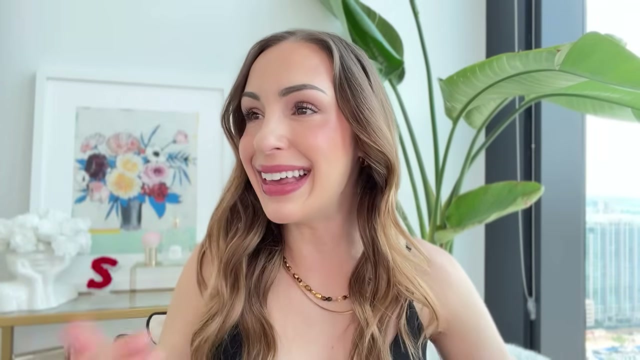 @sofiaseesbeauty reviewing 111SKIN Jumbo Cryo De-Puffing Eye Mask Set at 17:32 in a YouTube Shorts video