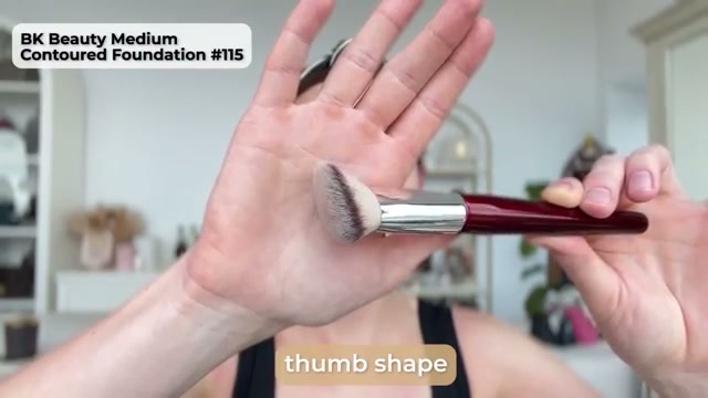 115 Medium Contoured Foundation Brush