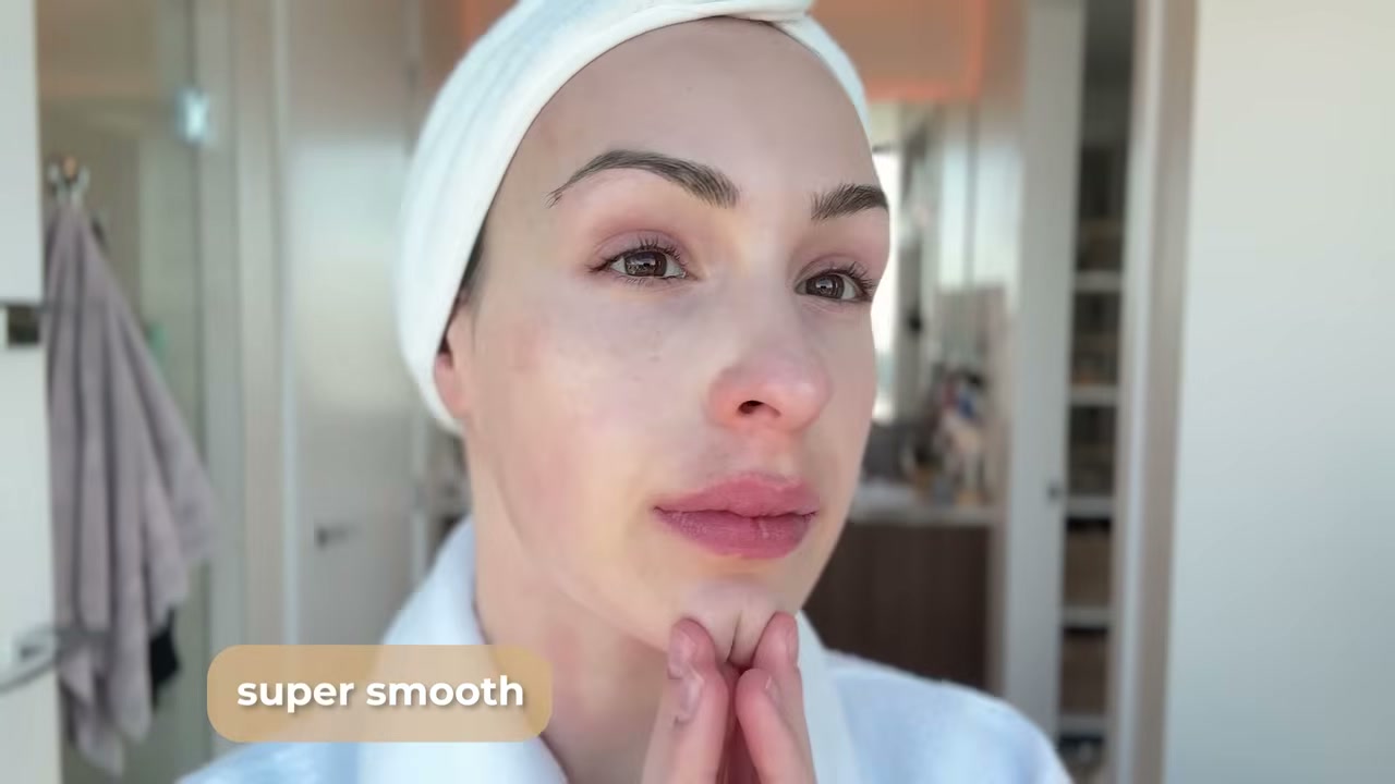 @sofiaseesbeauty reviewing Dermaflash Luxe+ Advanced Sonic Dermaplaning & Peach Fuzz Removal Set at 23:33 in a YouTube Shorts video