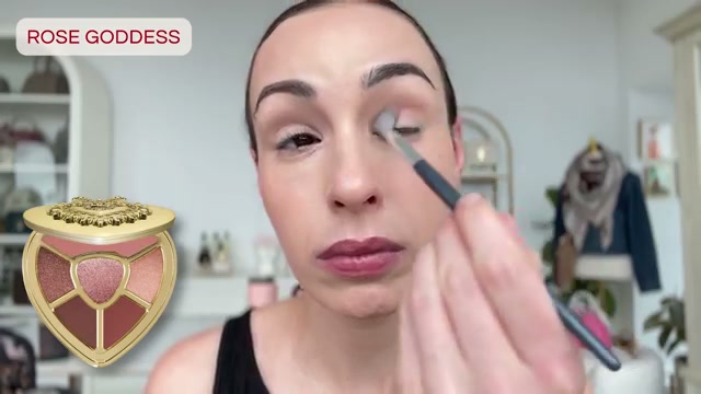 @sofiaseesbeauty reviewing Dolce&Gabbana Ever Icon Eye Palette at 20:29 in a YouTube Shorts video