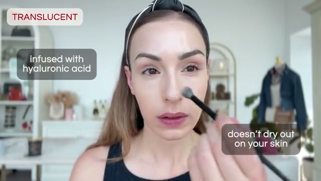 @sofiaseesbeauty reviewing Laura Mercier Translucent Loose Setting Powder Ultra Blur at 09:07 in a YouTube Shorts video