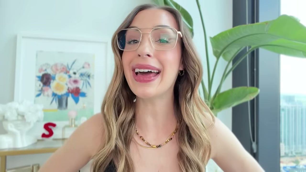 @sofiaseesbeauty reviewing Longchamp Le Pliage Small Cosmetic Case at 45:57 in a YouTube Shorts video
