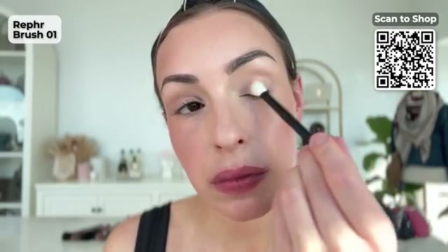 @sofiaseesbeauty reviewing Rephr Brush 01 at 31:19 in a YouTube Shorts video