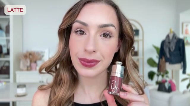 @sofiaseesbeauty reviewing TOM FORD BEAUTY Lip Liner at 27:38 in a YouTube Shorts video
