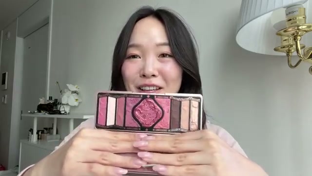 soobeauty_official mentioning Florasis Flora in Green Phoenix Makeup Palette at 14:04 in their YouTube video