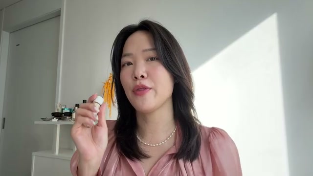 @soobeauty_official reviewing Shiseido Revital Essence Skin Glow Foundation at 08:25 in a YouTube Shorts video