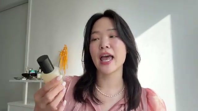 @soobeauty_official reviewing YUNJAC Skin Perfecting Protective Base Prep at 03:35 in a YouTube Shorts video