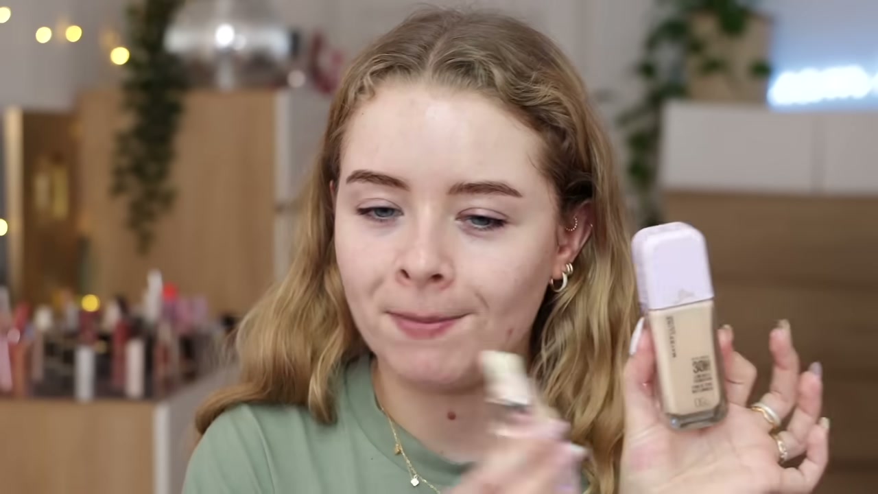 @sophdoeslife reviewing Maybelline Superstay 24-Hour Skin Tint at 04:42 in a YouTube Shorts video