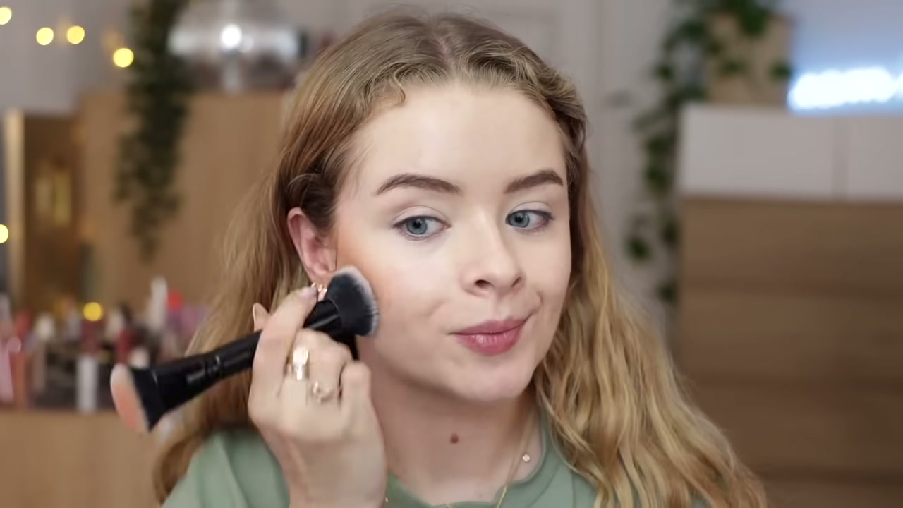 @sophdoeslife reviewing MUA Cream Bronzer at 07:24 in a YouTube Shorts video