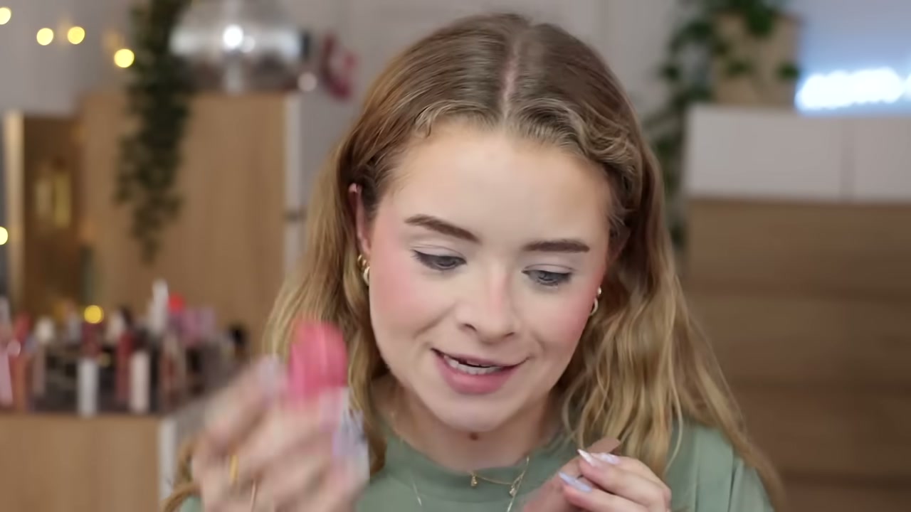 @sophdoeslife reviewing NYX Buttermelt Bronzer at 10:02 in a YouTube Shorts video