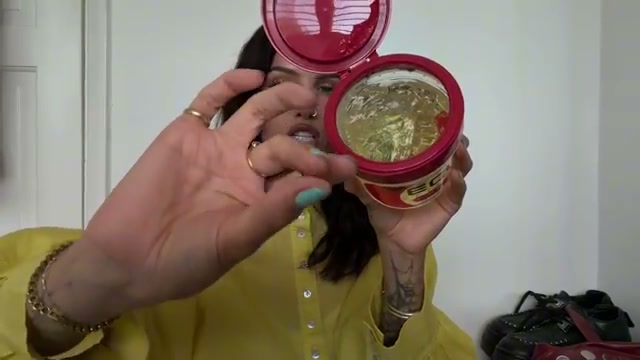 @sophiefloyd reviewing Eco Style Argan Oil Gel at 05:20 in a YouTube Shorts video
