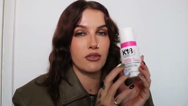 @sophiefloyd reviewing K18 Heat Bounce Conditioning Heat Protectant at 09:57 in a YouTube Shorts video