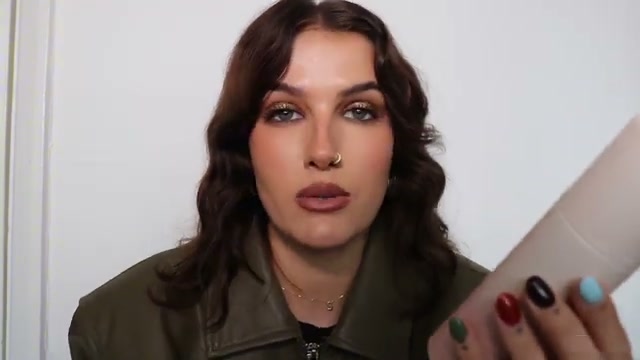 @sophiefloyd reviewing Laura Mercier Ultra Blur Setting Spray at 30:57 in a YouTube Shorts video