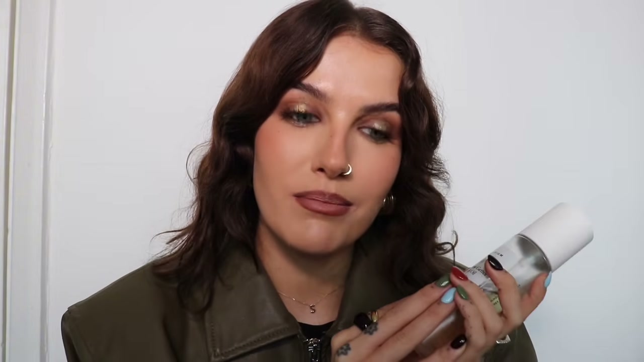@sophiefloyd reviewing Naturium Body Butter at 06:43 in a YouTube Shorts video