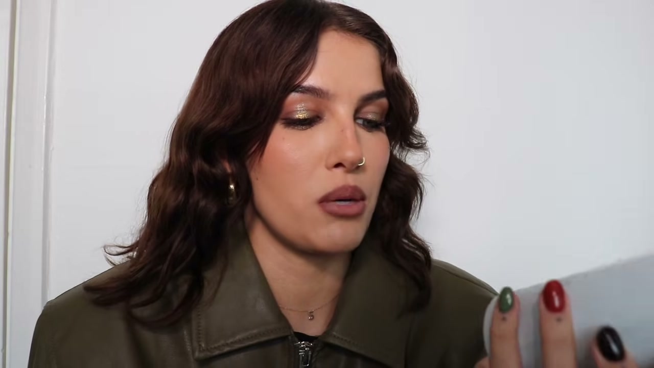 @sophiefloyd reviewing Way Super Dry Shampoo Cape Town Scent at 11:18 in a YouTube Shorts video