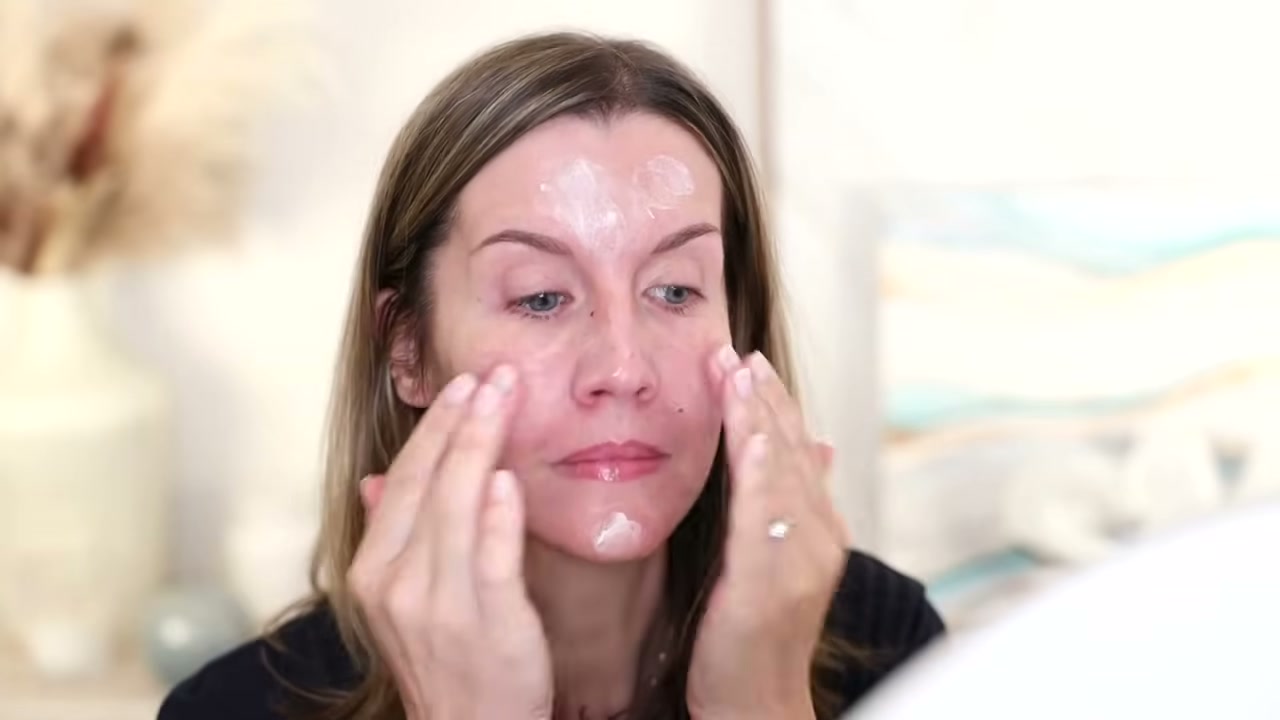 @stephaniemarie reviewing Elizabeth Mott Thank Me Later Mattifying Pore Minimizing Primer at 03:08 in a YouTube Shorts video