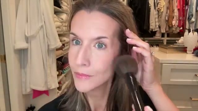 @stephaniemarie reviewing Essence Radiant Light Face Palette at 09:51 in a YouTube Shorts video