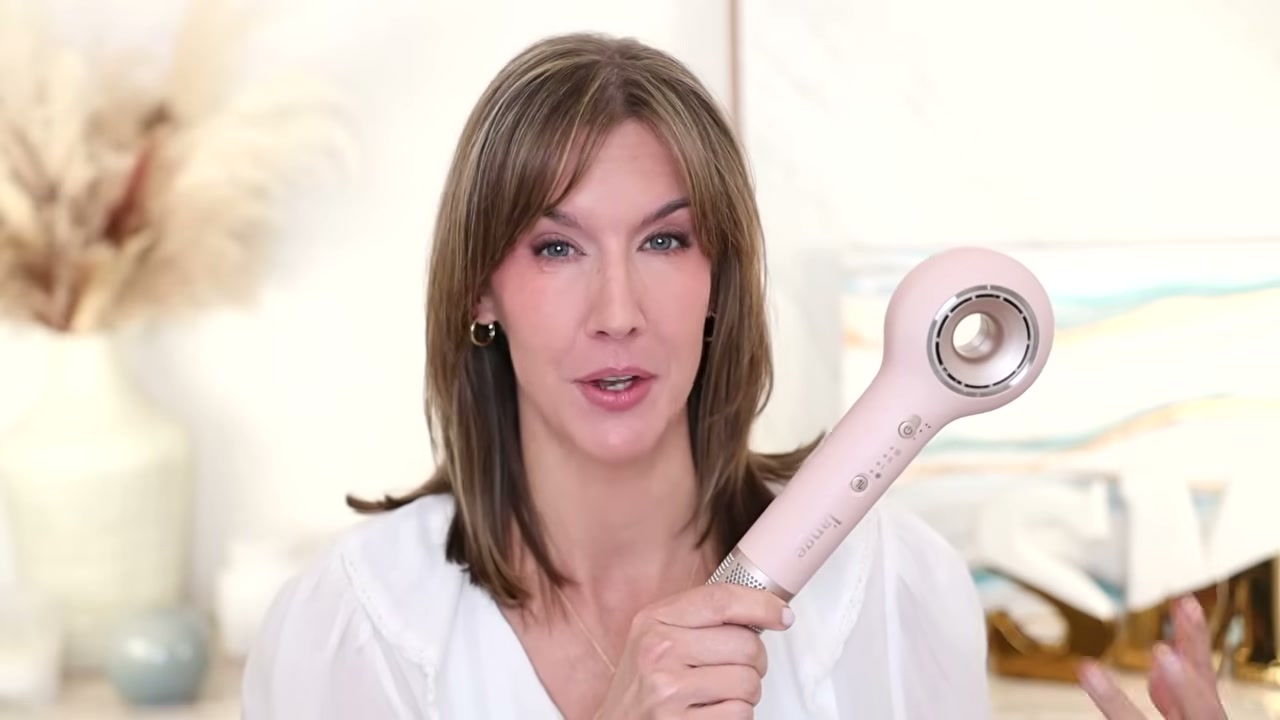 @stephaniemarie reviewing Lange Halo Hair Dryer at 10:15 in a YouTube Shorts video