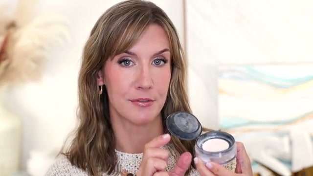 @stephaniemarie reviewing MAC Cosmetics Studio Fix Pro Set and Blur Weightless Loose Setting Powder at 07:56 in a YouTube Shorts video