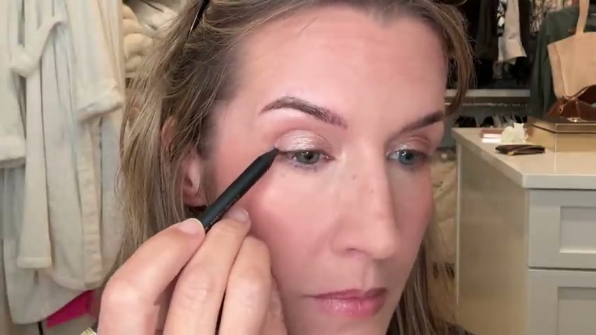 @stephaniemarie reviewing Mature Beauty Velvet Eyeliner at 18:09 in a YouTube Shorts video