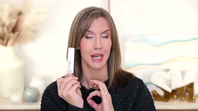 @stephaniemarie reviewing RMS Beauty Revitalize Hydra Concealer at 07:45 in a YouTube Shorts video