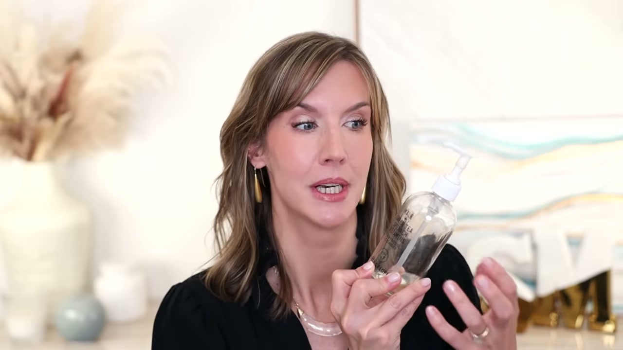 @stephaniemarie reviewing Youth to the People Kale and Green Tea Spinach Vitamins Superfood Cleanser at 15:32 in a YouTube Shorts video