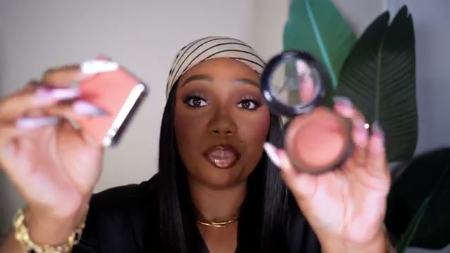 SuperSuede Radiant Talc-Free Baked Powder Blush