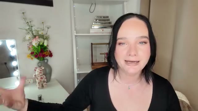 @tara_beauty reviewing Bperfect Carnival Antidote Palette at 08:08 in a YouTube Shorts video