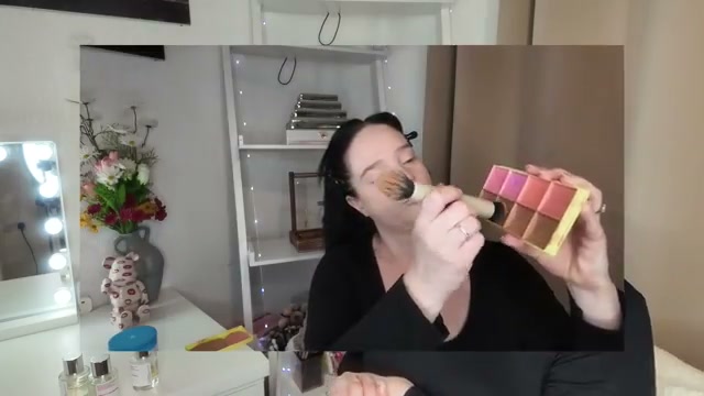 Curve Case Cream Makeup Palette