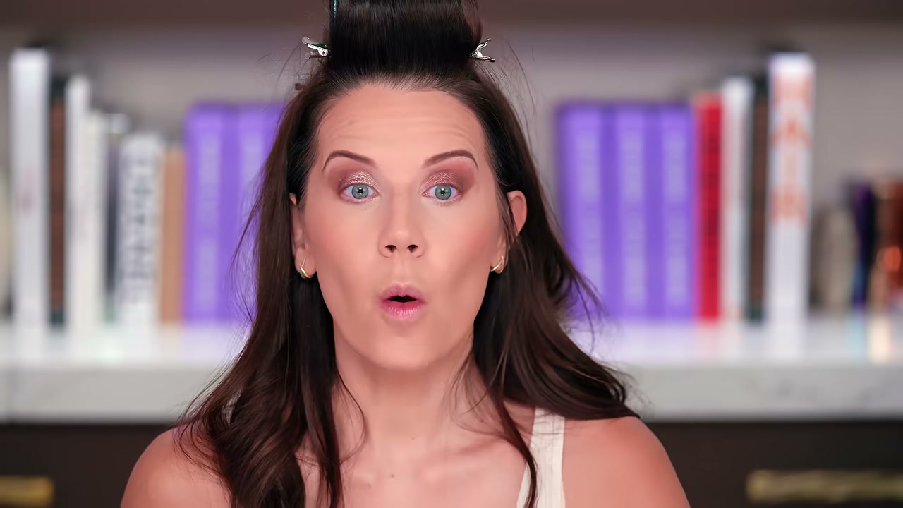 @tati reviewing Beauty Creations Riding Solo Single Shadow at 04:10 in a YouTube Shorts video