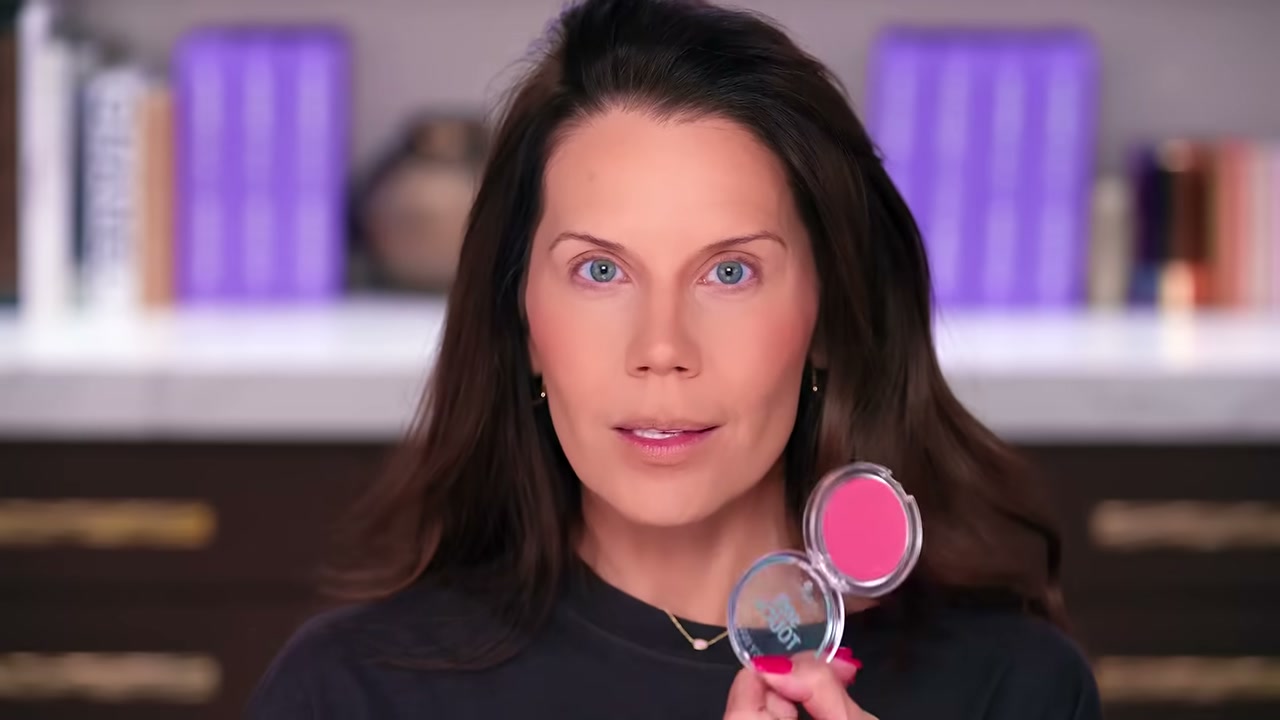@tati reviewing Essence Soft Touch Bouncy Blush at 08:38 in a YouTube Shorts video