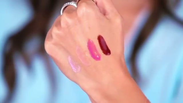 @tati reviewing Kosas Lip Pulse Glassy Lip Plumper at 02:51 in a YouTube Shorts video