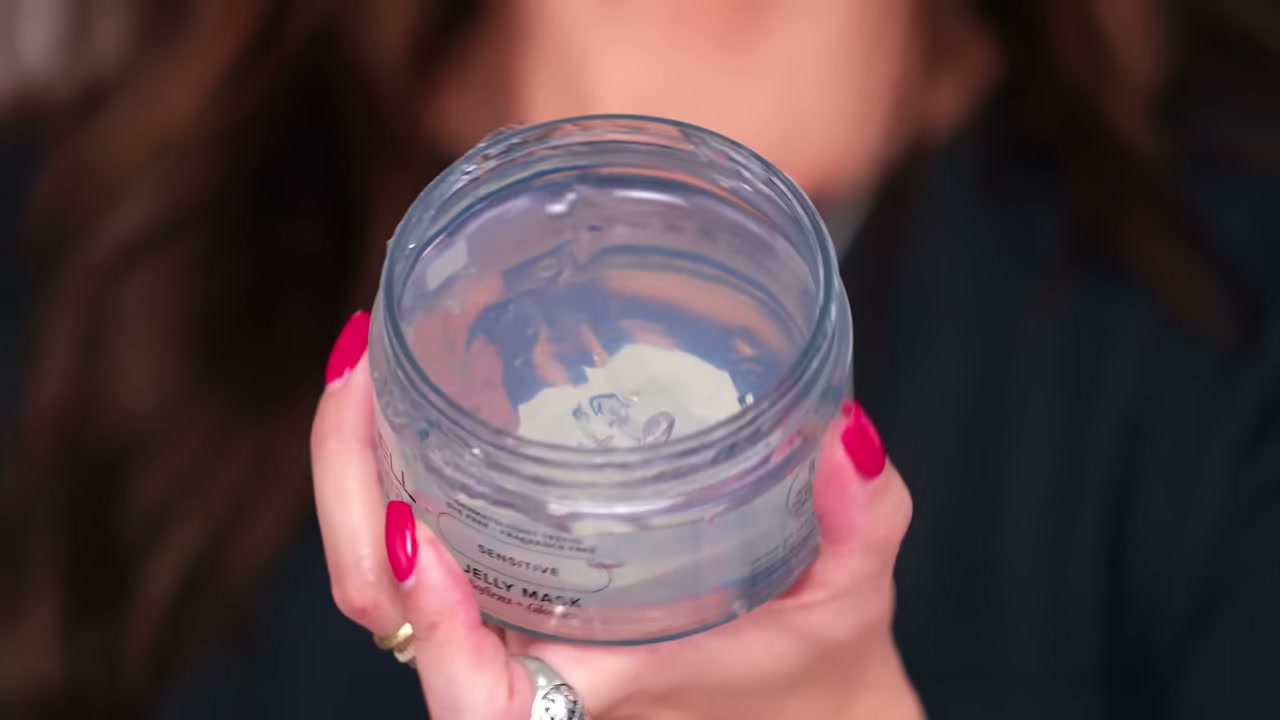 @tati reviewing Paul Mitchell Clear Jelly Mask at 10:21 in a YouTube Shorts video
