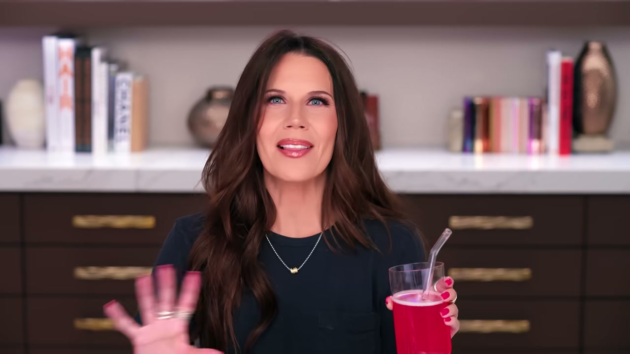 @tati reviewing Unfair Advantage Go Go Juice - Sour Raspberry at 00:52 in a YouTube Shorts video
